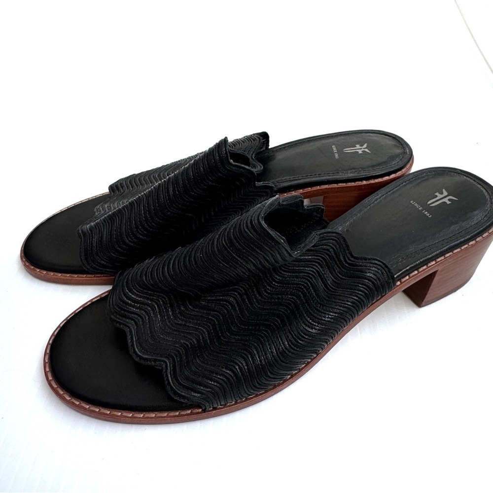 Frye Cindy Wave slide sandals Black and Brown Women's Sandals size 8